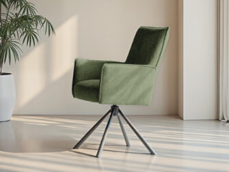 Stoel met zwart metalen frame en zachte zitting