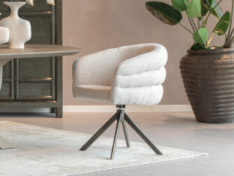 Comfortabele eetkamerstoel met kuipvormige zitting