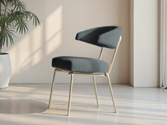 Strakke stoel met diepe blauwe tint en comfortabele zitting