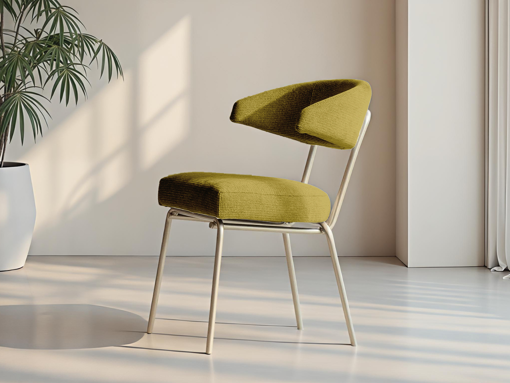 Mosterdkleurige eetkamerstoel met speels design en stevige basis