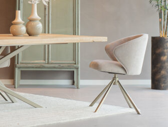 Eetkamerstoel Kayali - mito beige - onderstel c - metaalkleur champagne eetkamerstoel met draai functie in mito beige zelf samenstellen