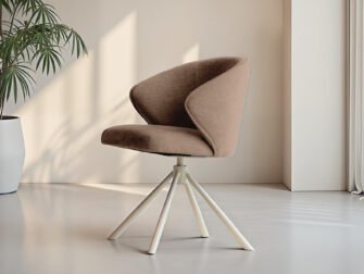 Eetkamerstoel Kayali - mito cinnamon - onderstel c - metaalkleur magnum Comfortabele eetstoel met ondersteunende rug en beklede armleuningen