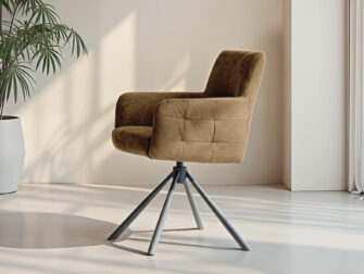 caramel kleurige eetkamerstoel met stiksels