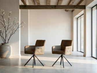 Grijs bruine eetkamerstoel met industrieel onderstel