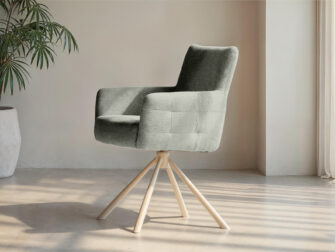 Eetkamerstoel met zachte grijze bekleding en uniek onderstel