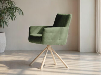 Eetkamerstoel in mosgroene kleur met licht metalen onderstel