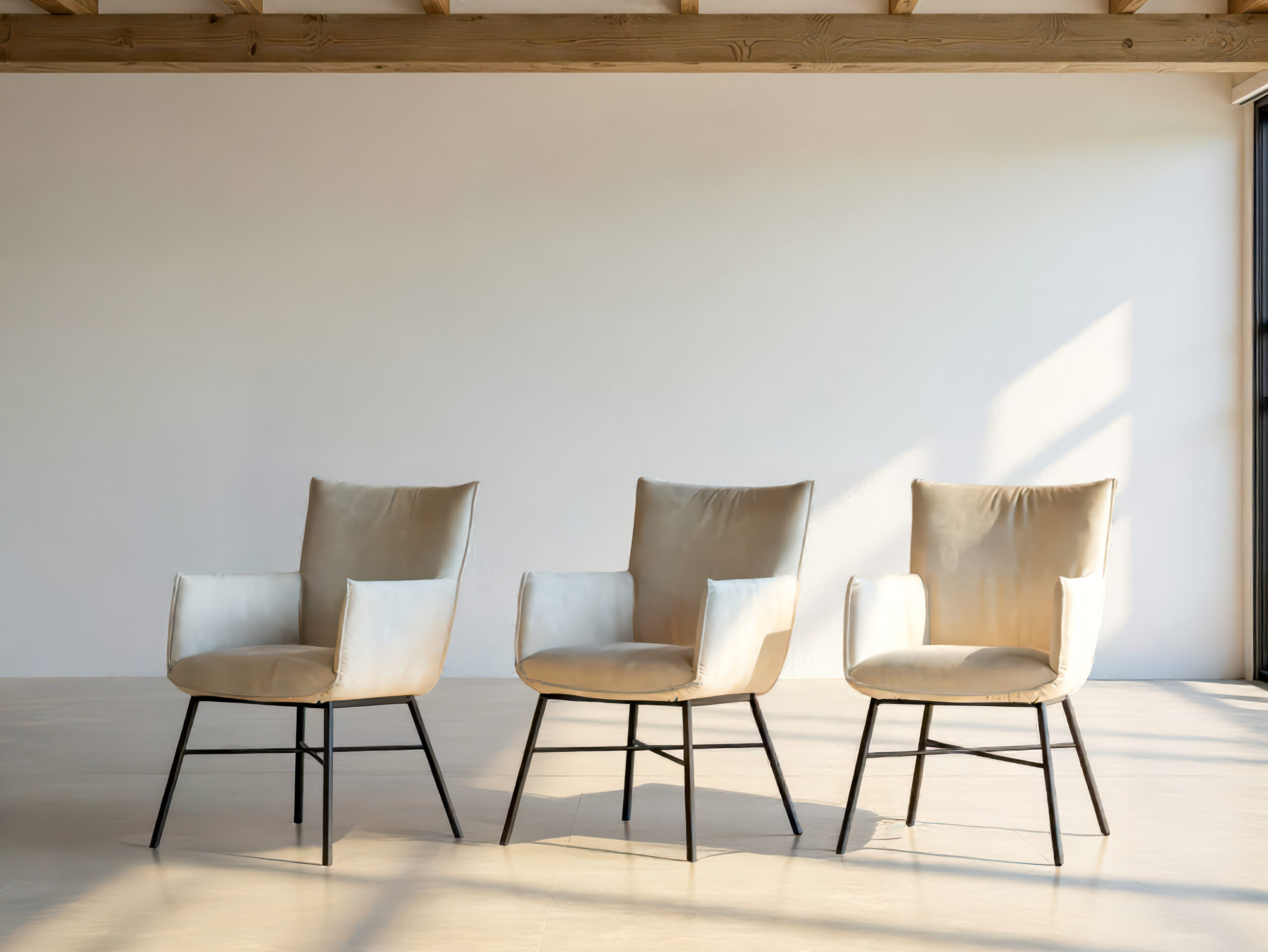 Eetkamerstoel Lauri - adore ecru - met arm