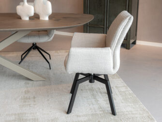 stijlvolle eetkamerstoel met draaibare metalen poot en comfortabele zit