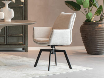 Eetkamerstoel met kuipvorm, bekleding en poot naar wens