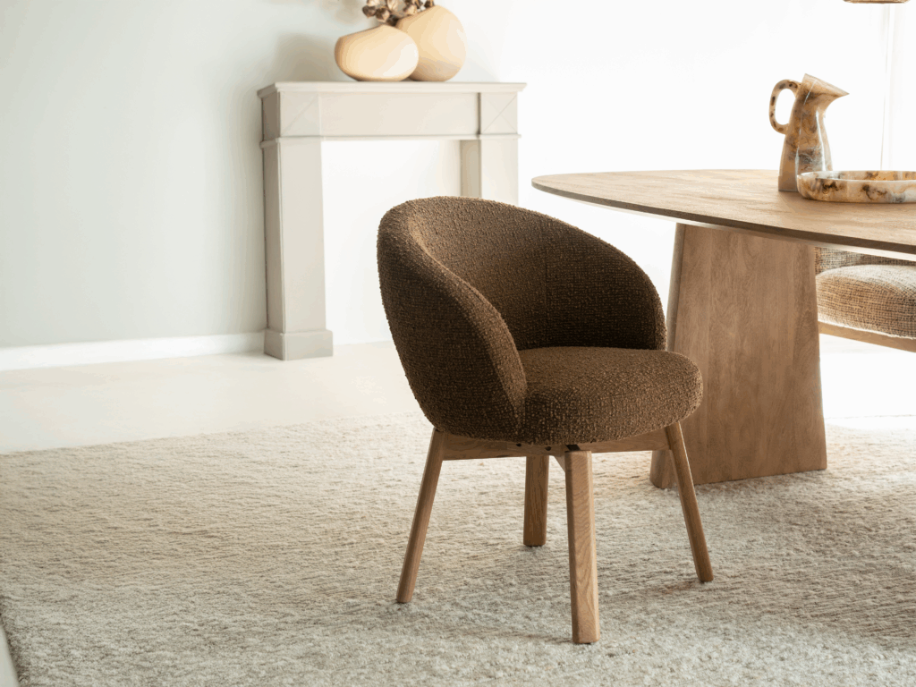 bruine eetkamerstoelen met hout frame