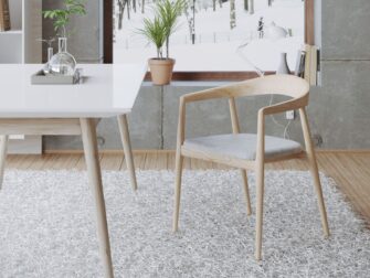 houten eetkamerstoel met zachte gestoffeerde zitting