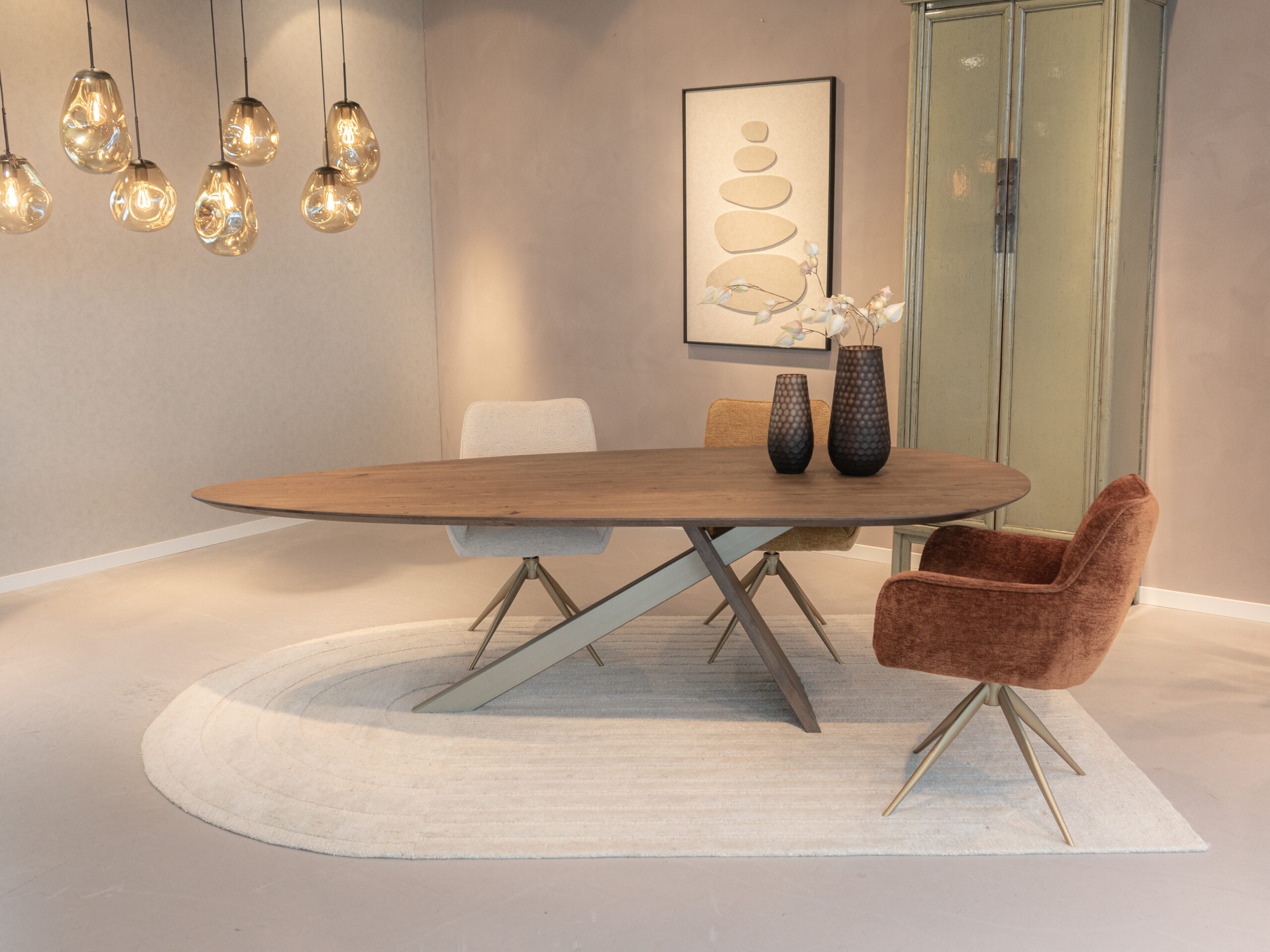 eetkamerstoel met zachte velvet stof, armleuningen en 360-graden draaimechanisme