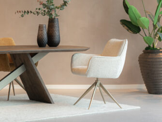 Eetkamerstoel Massimo - cloud ecru - onderstel t - metaalkleur brons antiek moderne draaibare eetkamerstoel met gestoffeerde zitting, armleuningen en stevige vierpoot