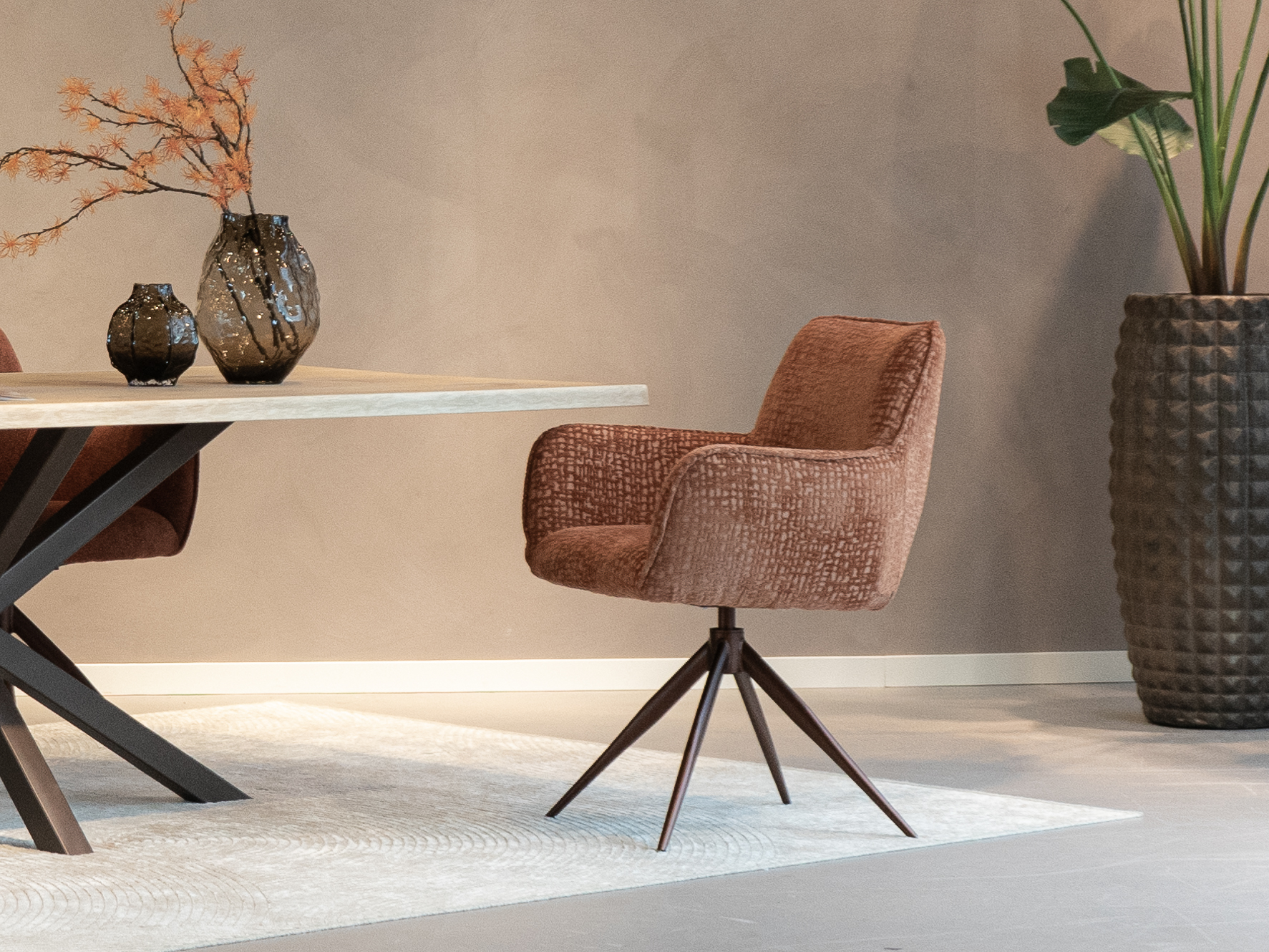 eetkamerstoel rond kuipje