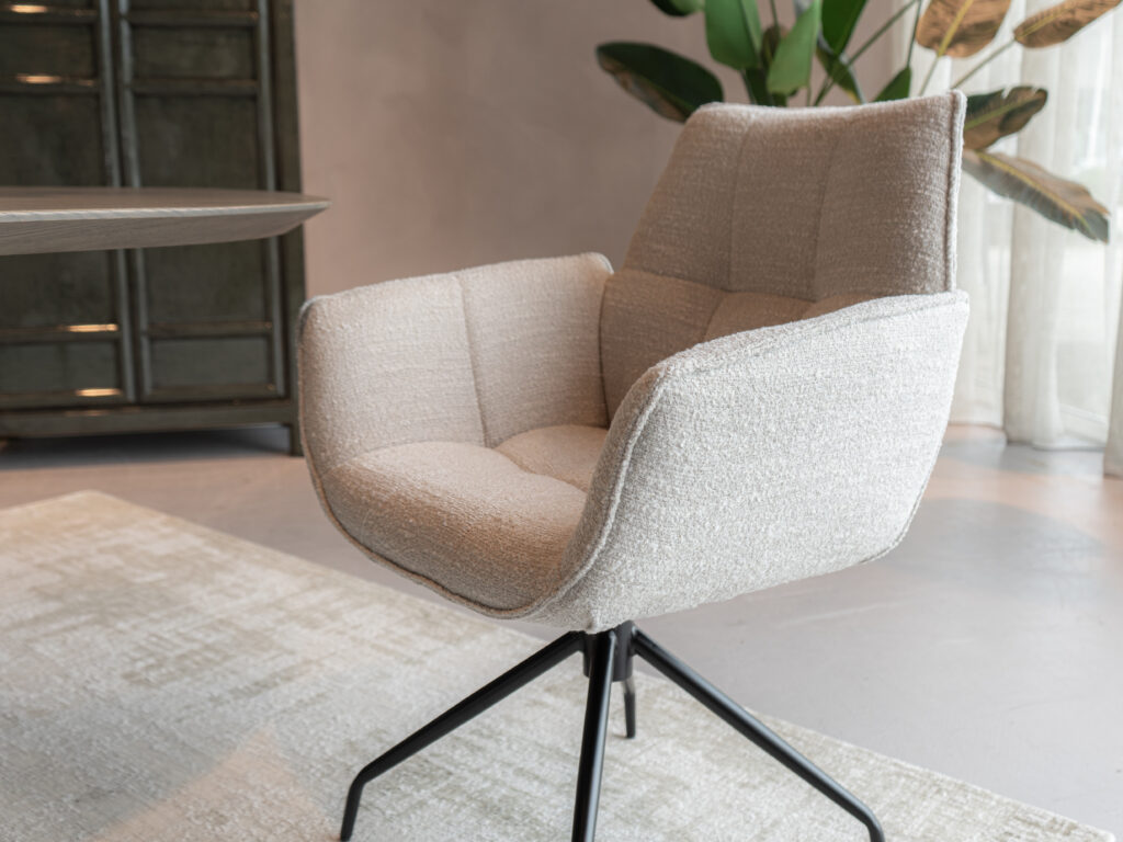 Luxe eetstoel met stalen frame en gecapitonneerde zitting