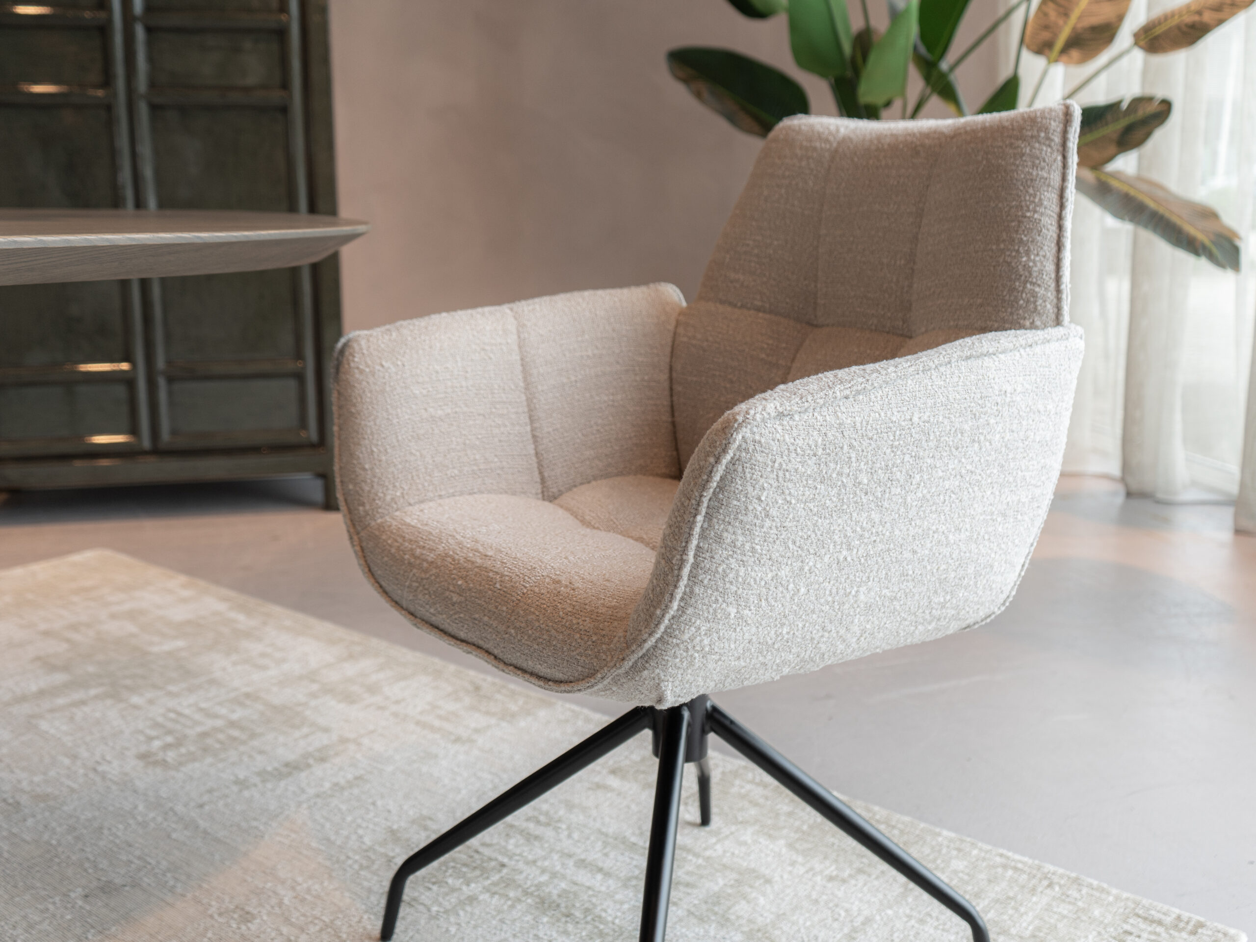 Luxe eetstoel met stalen frame en gecapitonneerde zitting