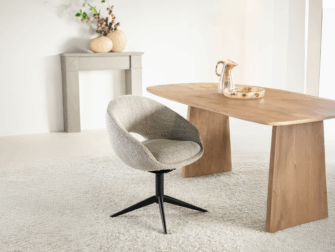 taupe kleur eetkamerstoel met draaipoot