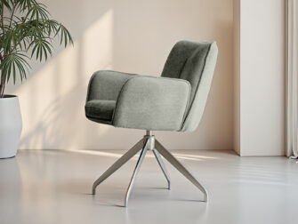 Lichtgrijze draaistoel met stevige rug en zachte afwerking