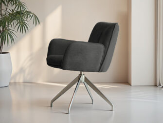 Draaibare eetkamerstoel met diepe zwarte bekleding en moderne vorm