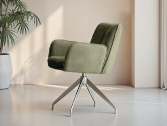 Groenkleurige eetstoel met luchtige uitstraling en zachte stof