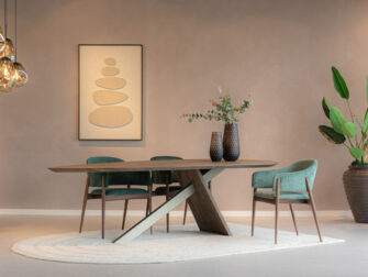 Eetkamerstoel Remilly - Eppic select sorisso agave - walnut design eetkamertafel van eiken met houten stoelen