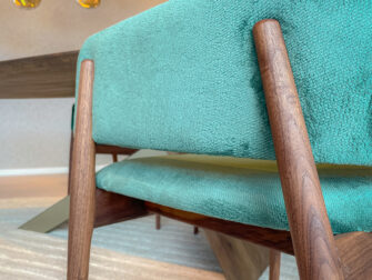 Eetkamerstoel Remilly - Eppic select sorisso agave - walnut design eetkamerstoel met velours stof