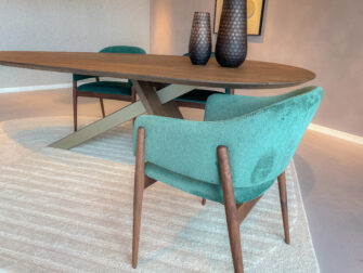 Eetkamerstoel Remilly - Eppic select sorisso agave - walnut design eetkamerstoel met houten poten