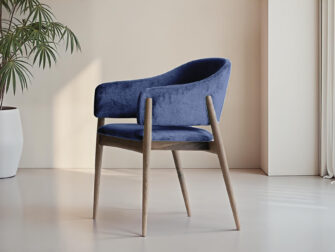 Eetkamerstoel Remilly - Eppic select sorisso royalblue - walnut Moderne houten stoel met doorlopende achterpoten en open rugdetail