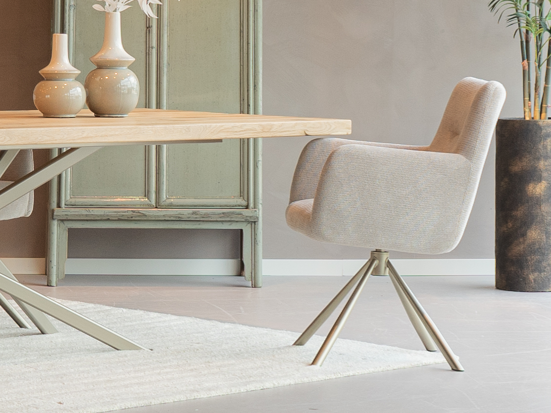 stoffen eetkamerstoelen beige draai functie metaalkleur champagne