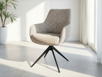 Beige stoel met zwart metalen onderstel