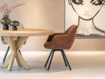 Sorso eetkamerstoel in parelmoer koper: een stijlvolle keuze voor moderne interieurs.