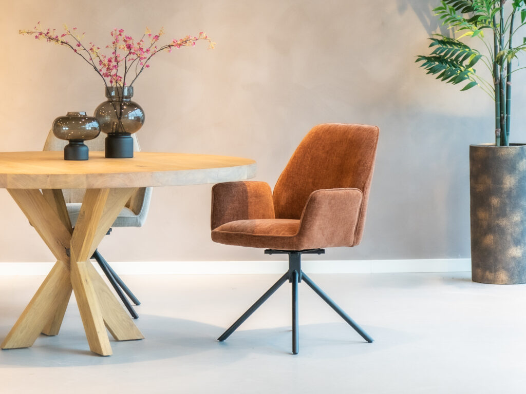 Elegante eetkamerstoel Stino in schitterende pearl copper stof