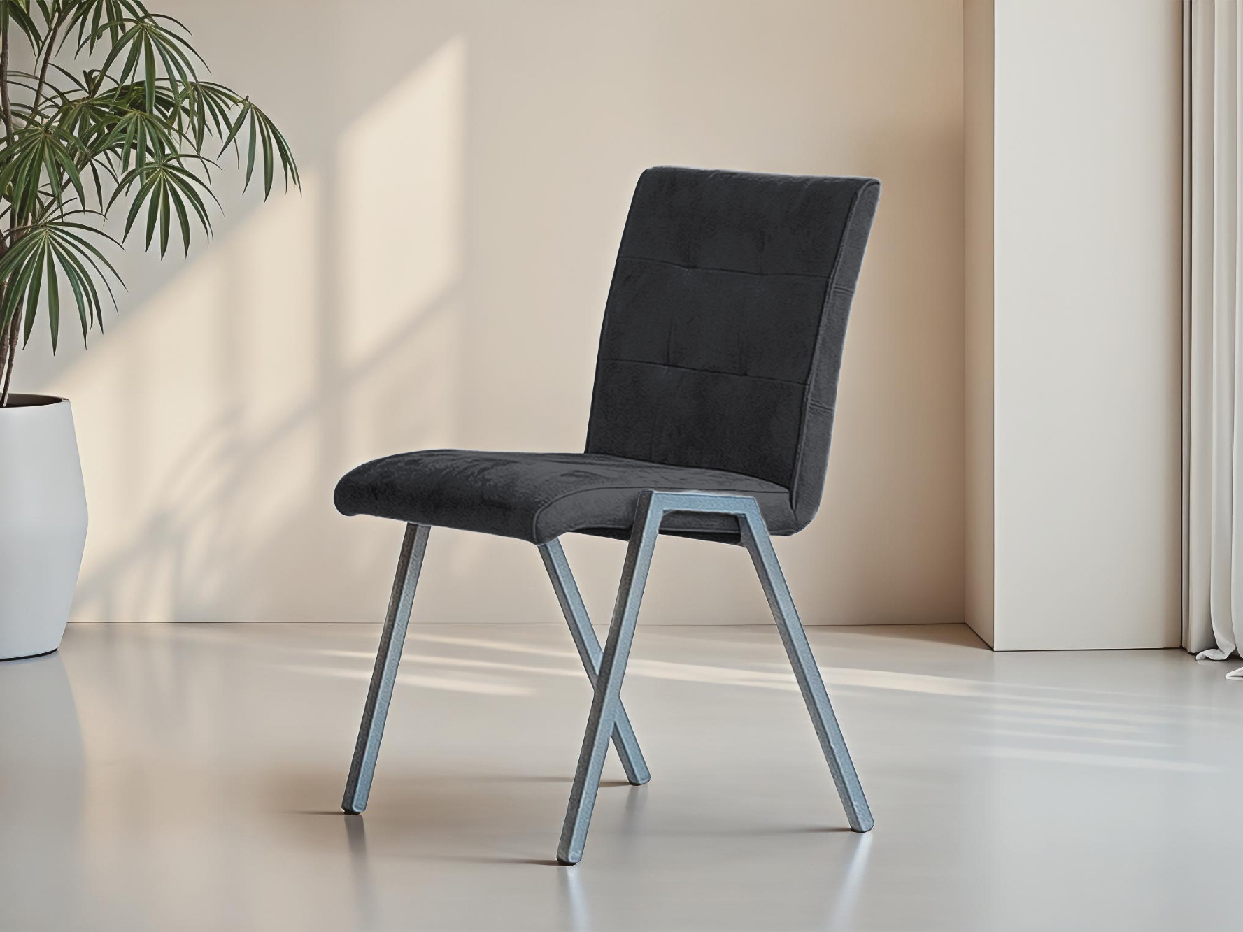 Onyx zwarte eetkamerstoel met luxe uitstraling en stoer onderstel