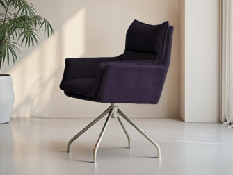 Donkerpaarse eetkamerstoel met metalen onderstel en hoge rug