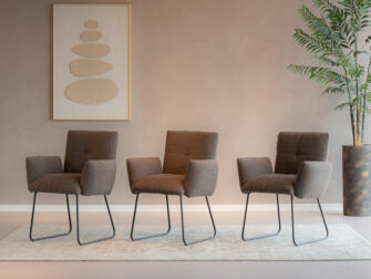 Eetkamerstoelen Brampton - teddy bruin - met arm teddy eetkamerstoelen in bruine kleur