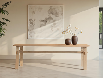 Grote eettafel van massief eiken met rechte poten