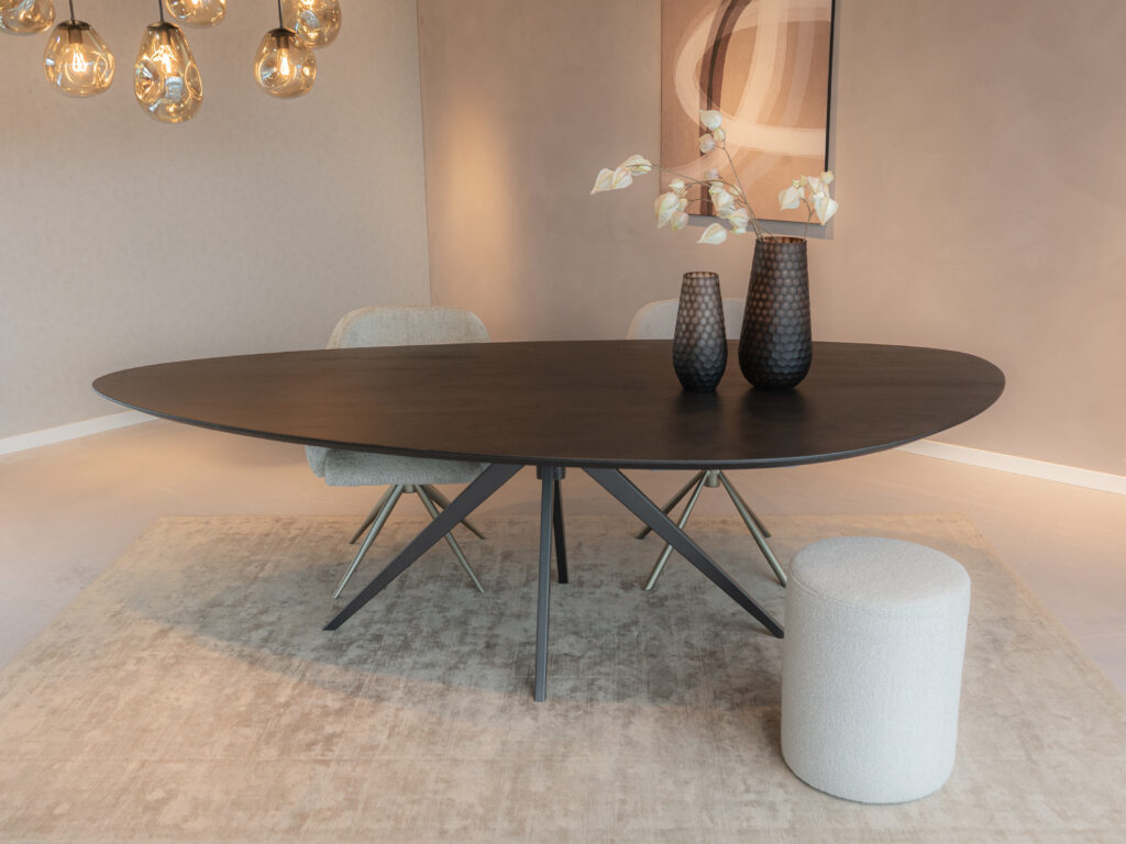 kiezel vorm eettafel massief eiken