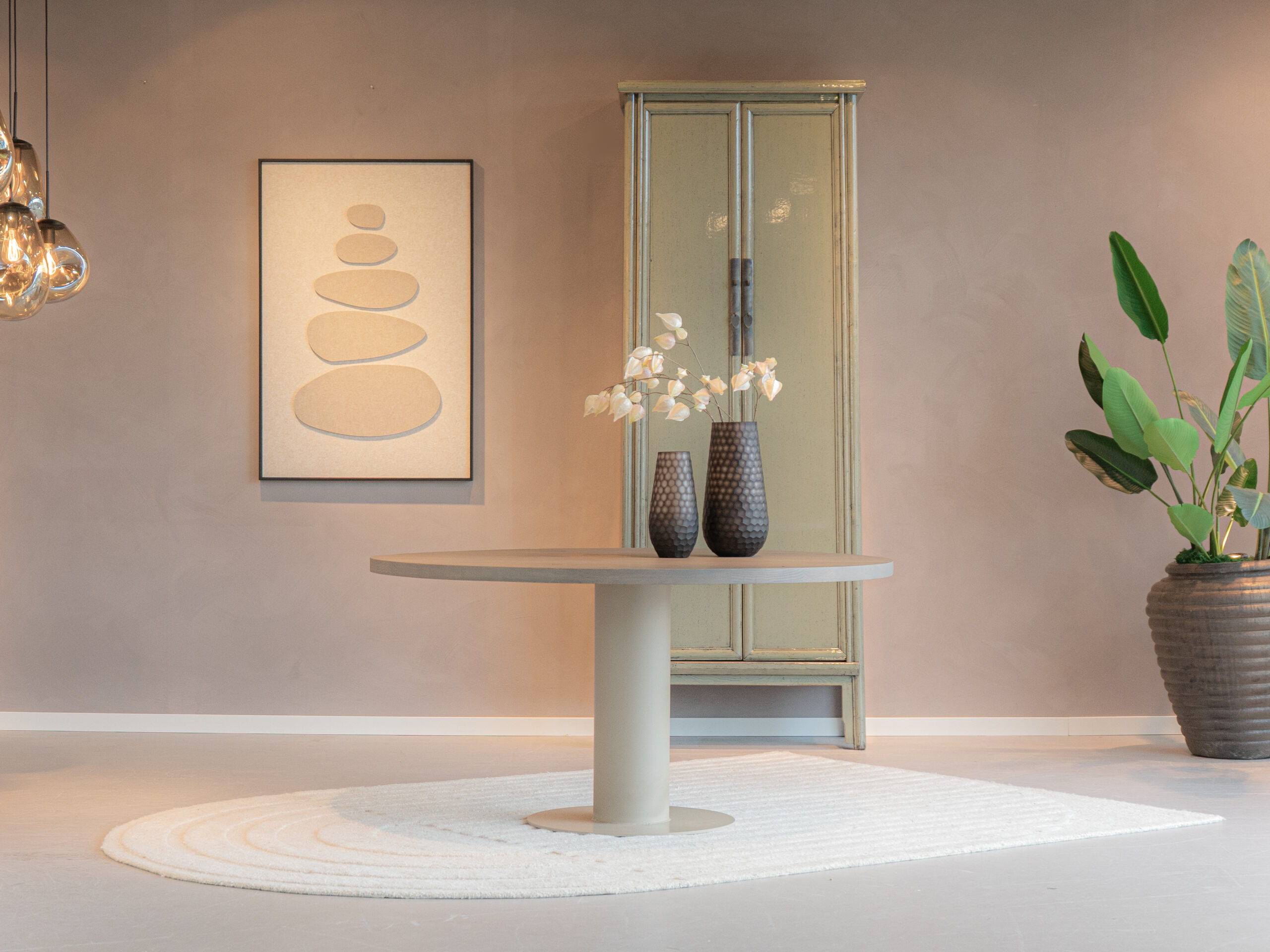 ronde eettafel met ronde metalen onderstel