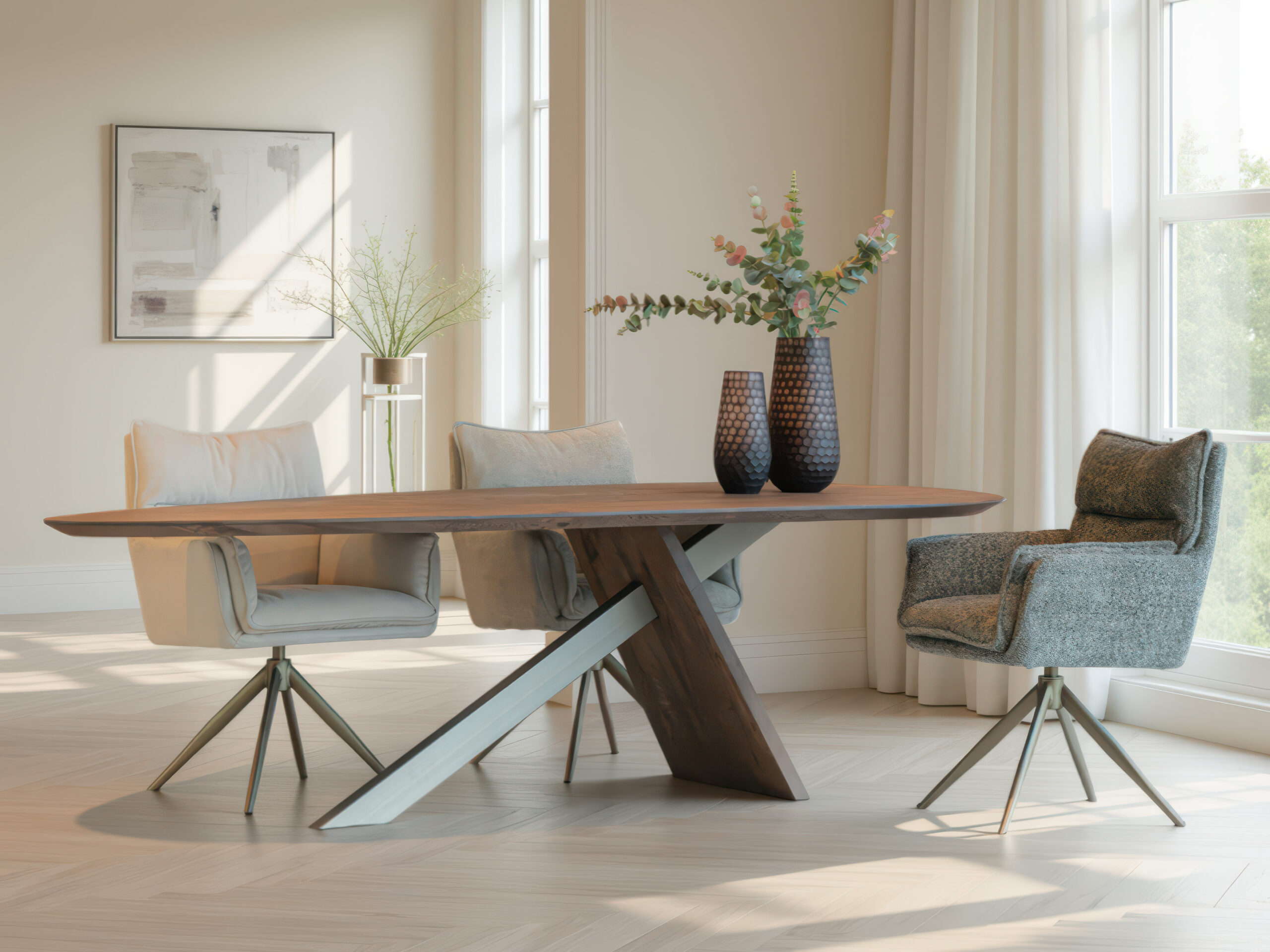 Organische eettafel van massief eiken met druppelvormig blad voor een warm en eigentijds interieur