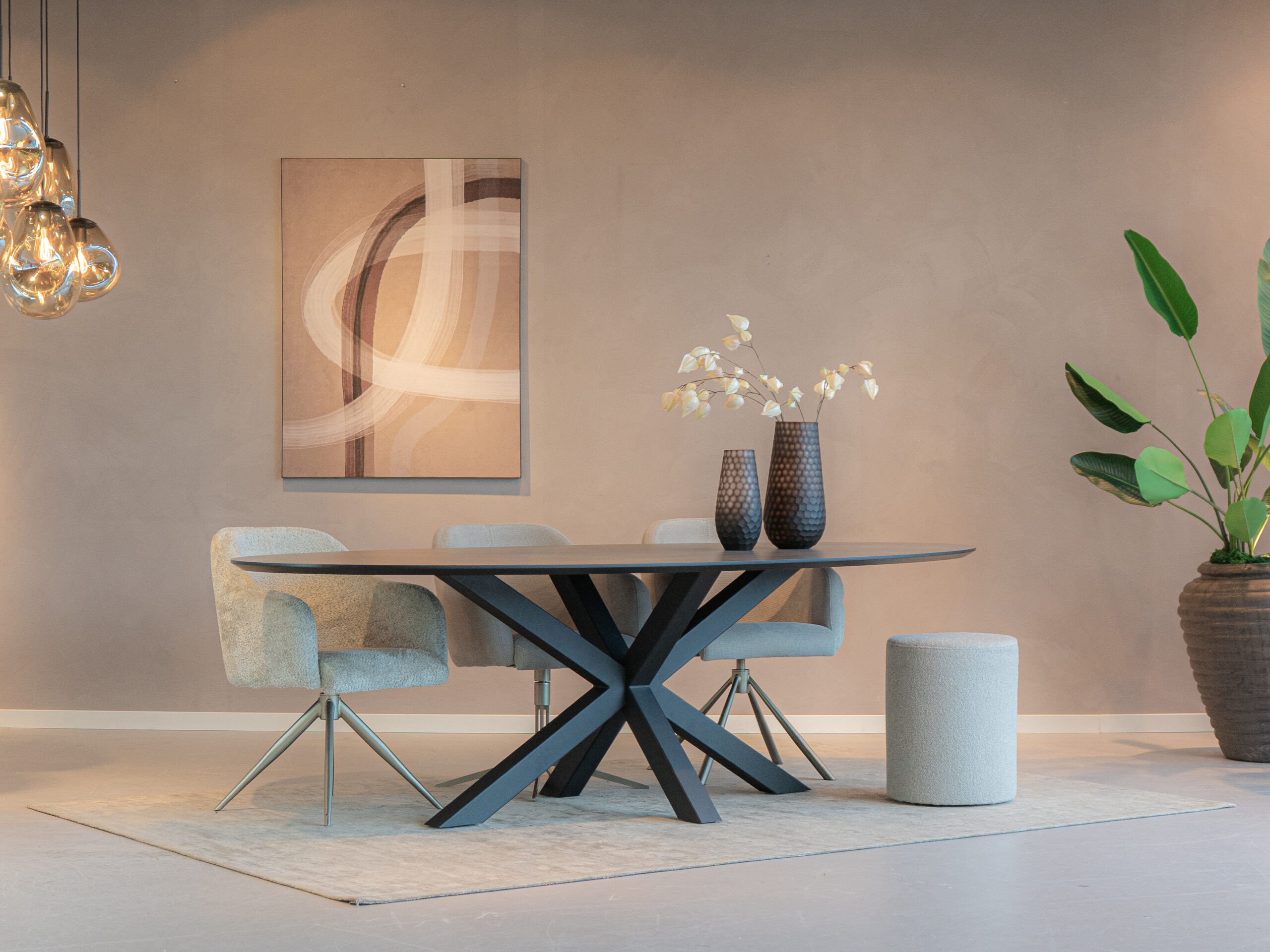 moderne HPL eettafel met krasbestendig blad en minimalistisch design