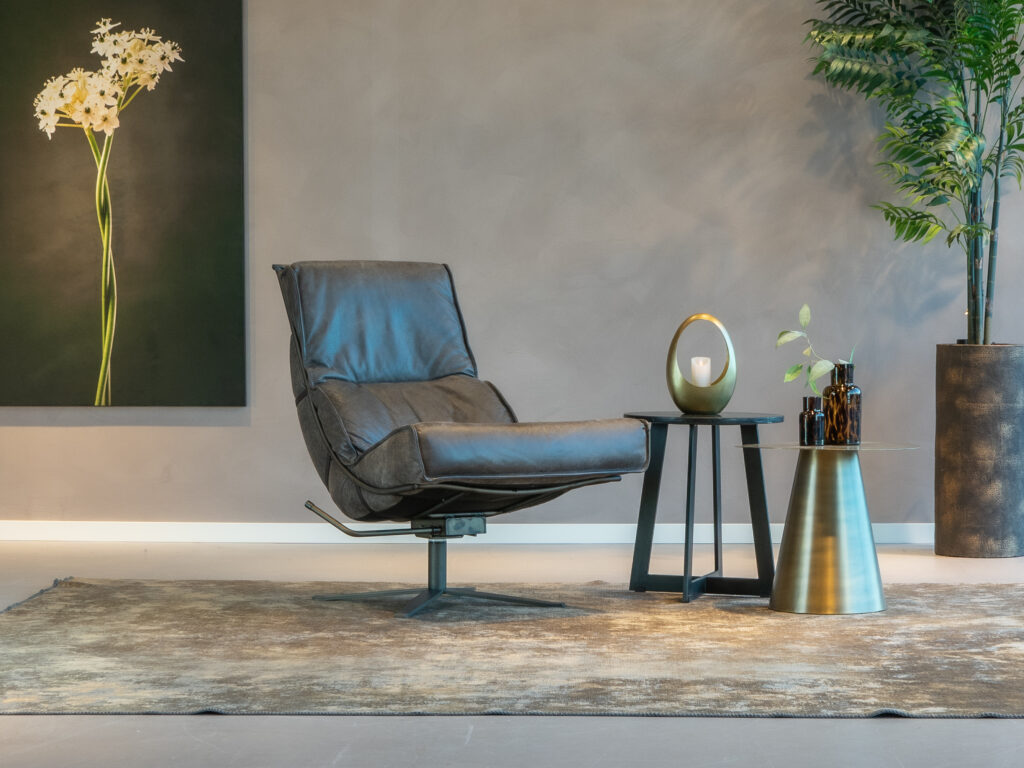 grijze robuuste fauteuil met kantelfunctie in leer