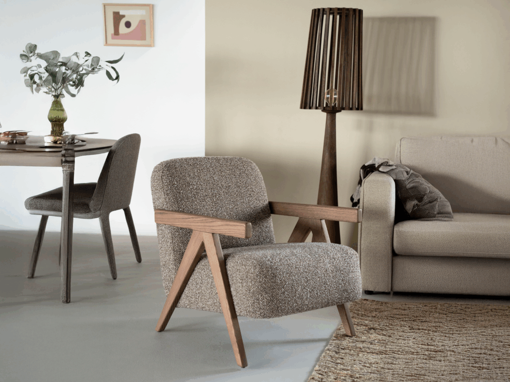 Modern gevormde fauteuil met geweven print