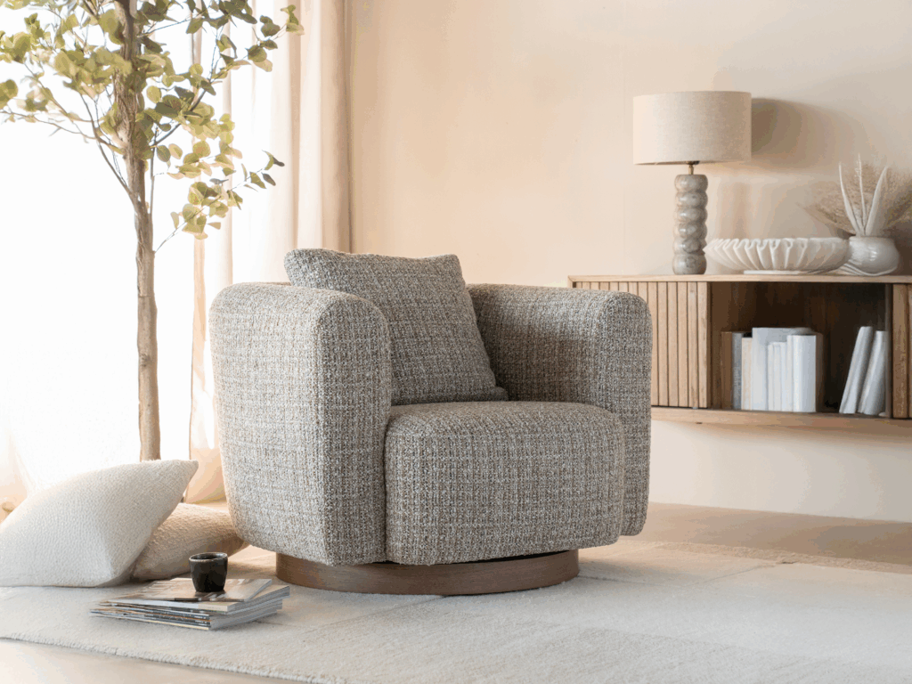 Draaifauteuil met zachte bekleding en horizontaal geweven print