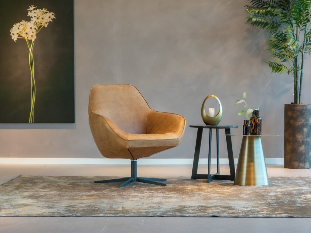 draaibare cognac fauteuil met stervoet