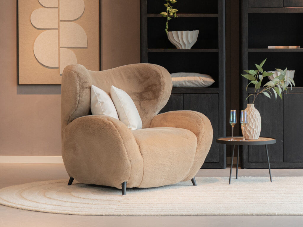 ruime comfortabele fauteuil in fluffy stof