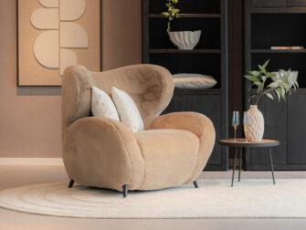 ruime comfortabele fauteuil in fluffy stof