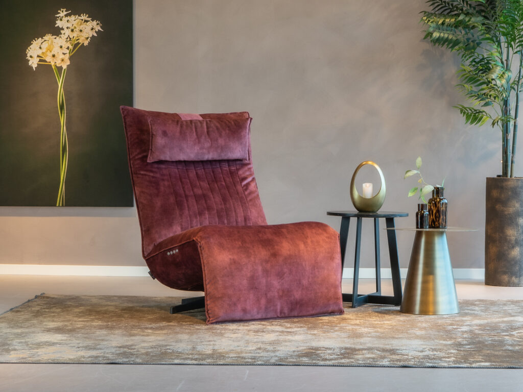 brede draaibare fauteuil in rode velvet stof