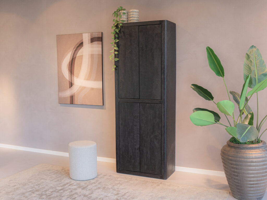 moderne deurenkast met zachte sluiting en ruime opbergvakken