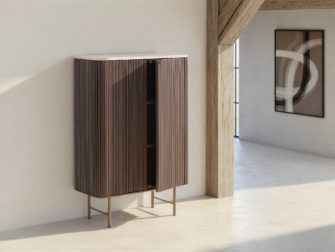 Smalle lage kast met verticale belijning