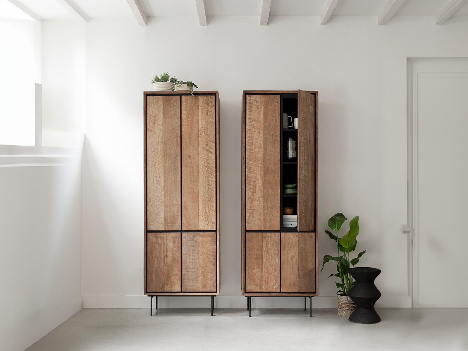 teakhouten kast met deuren